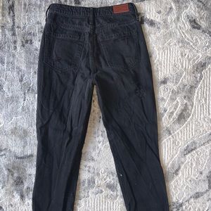 Hollister Ultra High-Rise Ripped Mom Jean